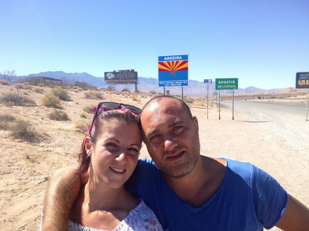 Fare le foto in modalità specchio al confine Arizona - Nevada Da Las Vegas alla Monument Valley