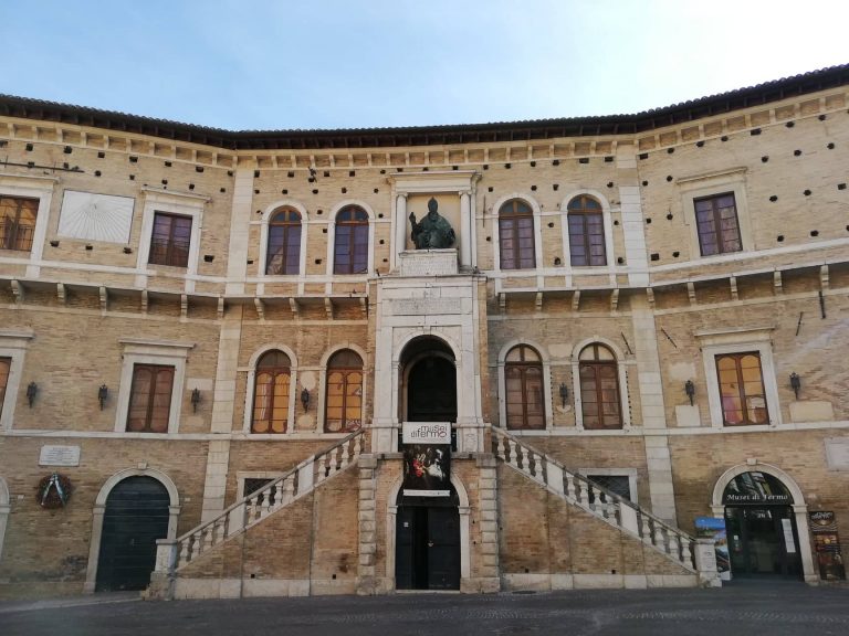 fermo photowalk palazzo dei priori