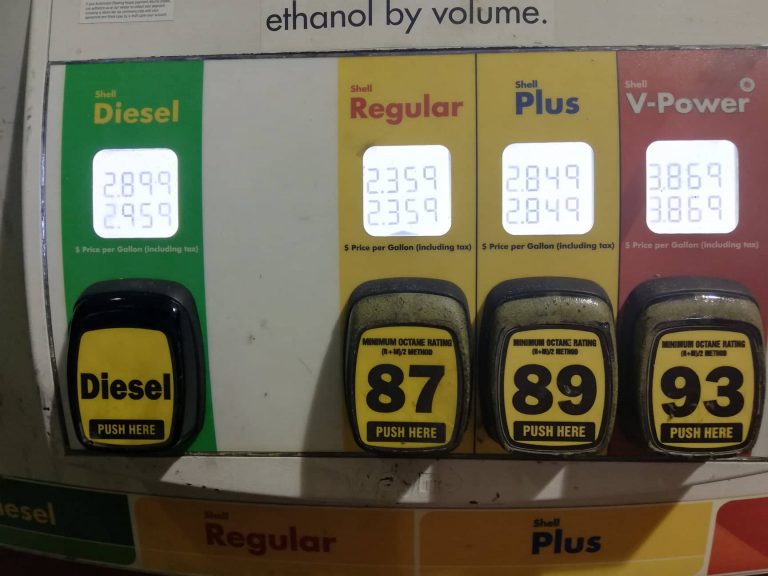come-mettere-benzina-negli-Stati-Uniti-bottoni-da-premere