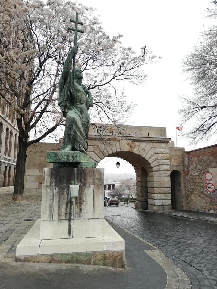 Come raggiungere il Bastione dei Pescatori a Budapest Porta di Vienna - Collina di Buda - Budapest