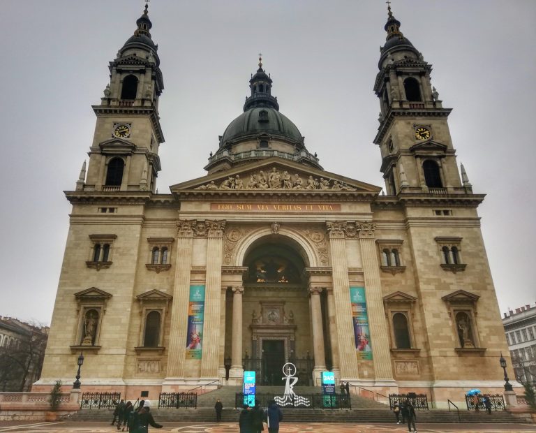 Visitare la Basilica di Santo Stefano a Budapest - facciata esterna