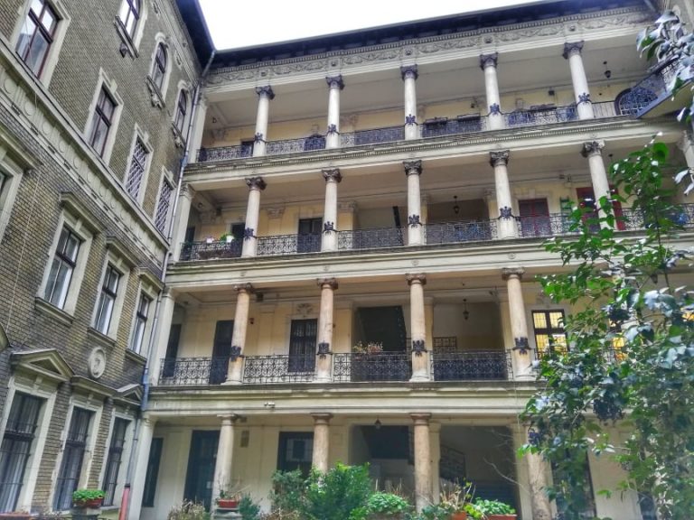 Dove dormire a Budapest Omega Guest House corte interna