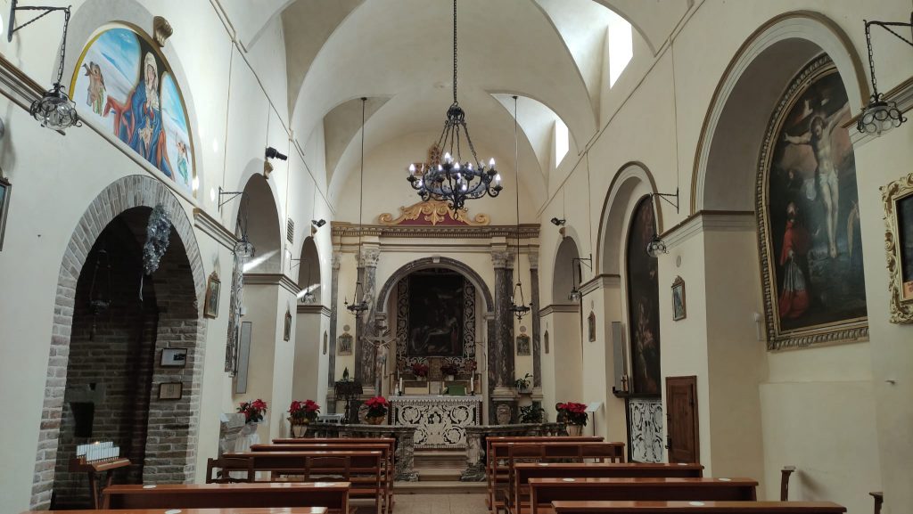 Chiesa di San Gaudenzio - Navata interna Montefabbri