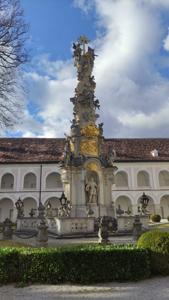 colonna della Santa Trinità cortile di Heiligenkreuz Austria