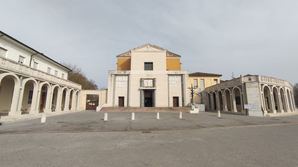 Chiesa di Sant'Apollinare - Tresigallo città metafisica