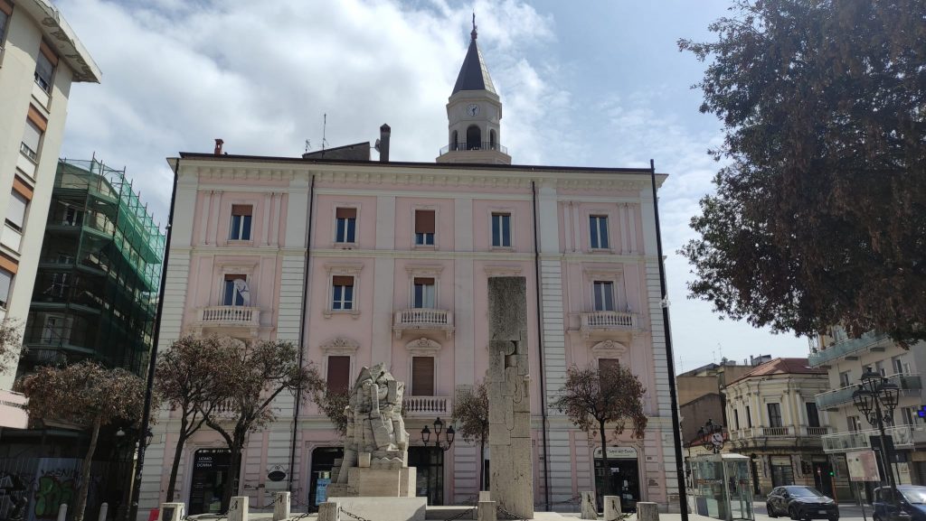 Monumwnto ai Caduti in Piazza Garibaldi - Pescara cosa vedere in un giorno