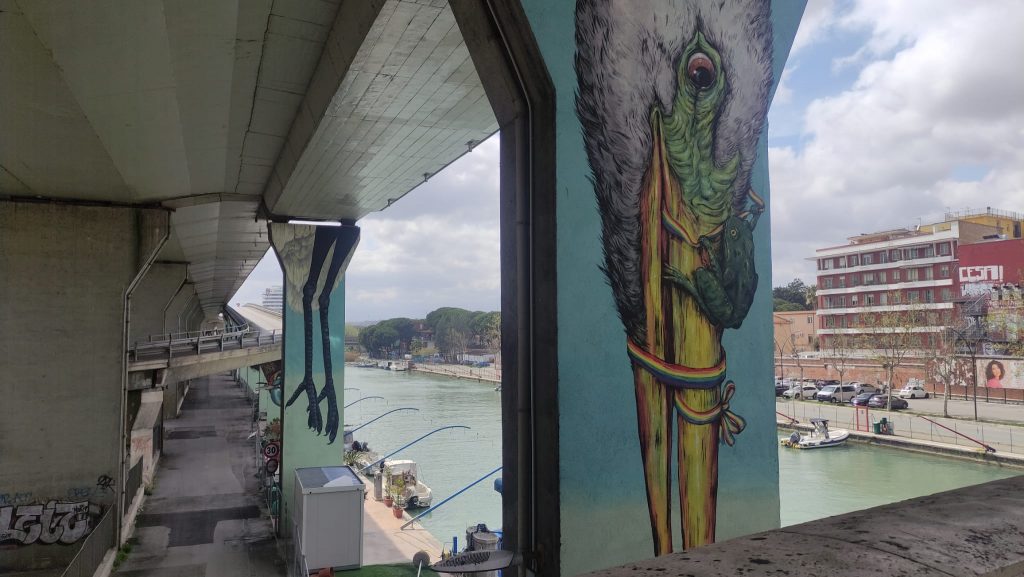 Murales nei pilone dell'asse attrezzato tra Ponte Risorgimento e Ponte d'Annunzio - Cosa vedere a Pescara