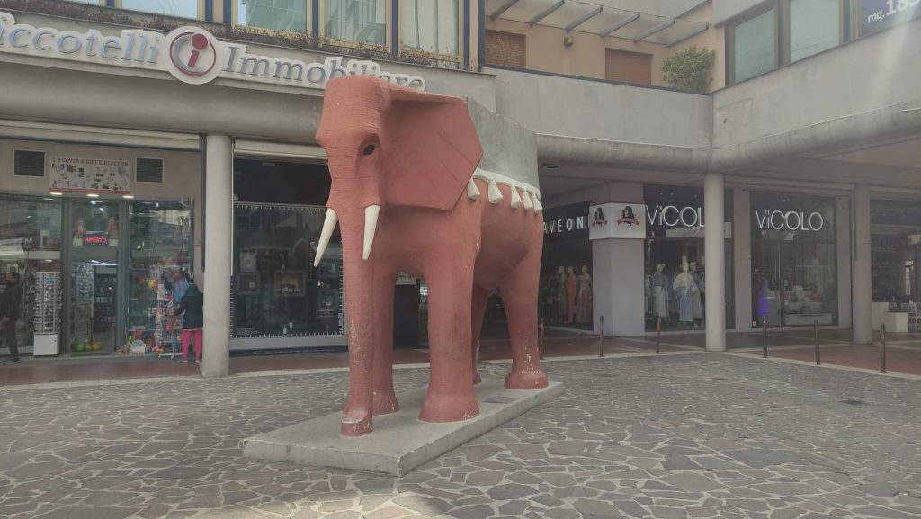 Scultura dell'Elefante - Uno dei simboli di Pescara da vedere in un giorno