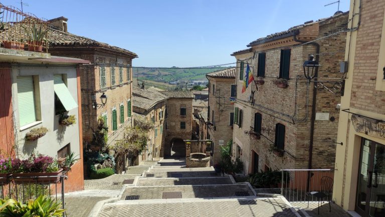 Piaggia di Corinaldo e Pozzo della Polenta