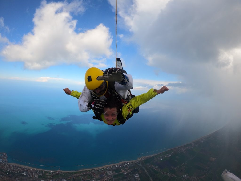 Lancio in tandem col paracadute Skydive Fano
