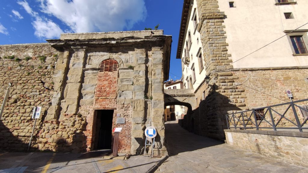 Cisternone Monte San Savino esterno Piazza San Francesco