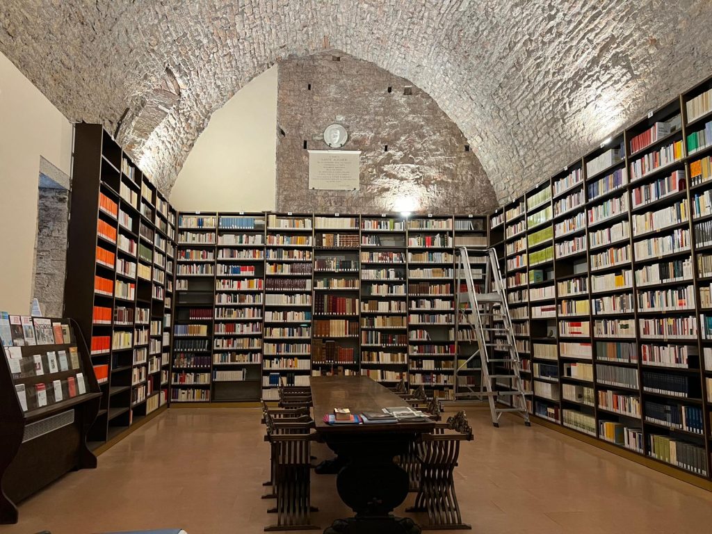 Biblioteca Dante Alighieri Monastero Fonte Avellana