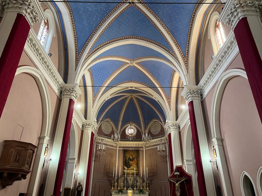 Abbazia Benedettina Mugnano interni volta stellata