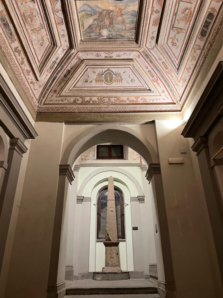 Obelisco Palazzo della Corgna Città della Pieve