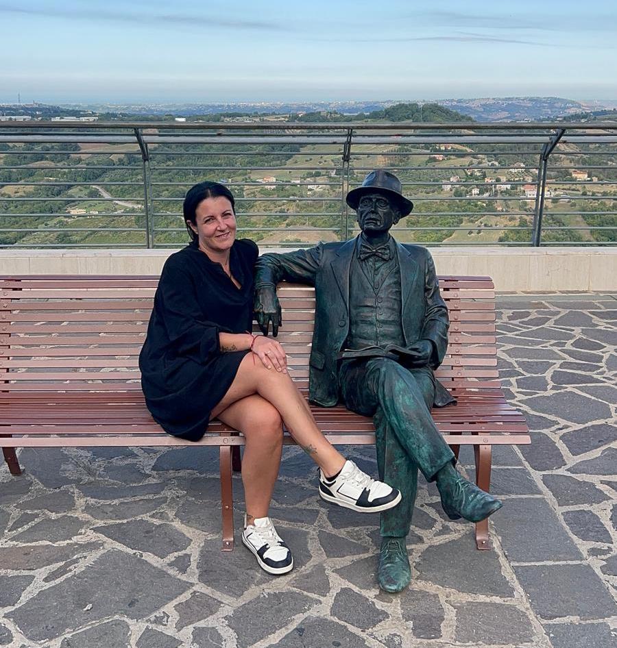 Terrazza d'Abruzzo e statua dedicata a Modesto della Porta Guardiagrele