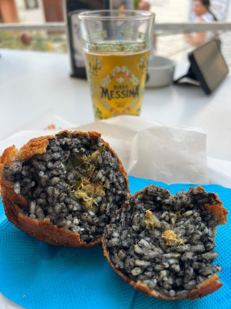 arancina al nero di seppia Archè food and drink Castellammare del Golfo