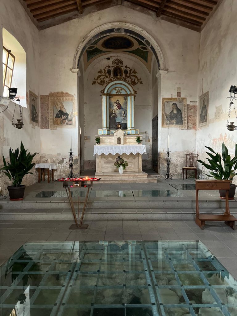 pavimento in vetro Chiesa della Madonna della Neve Santa Fiora