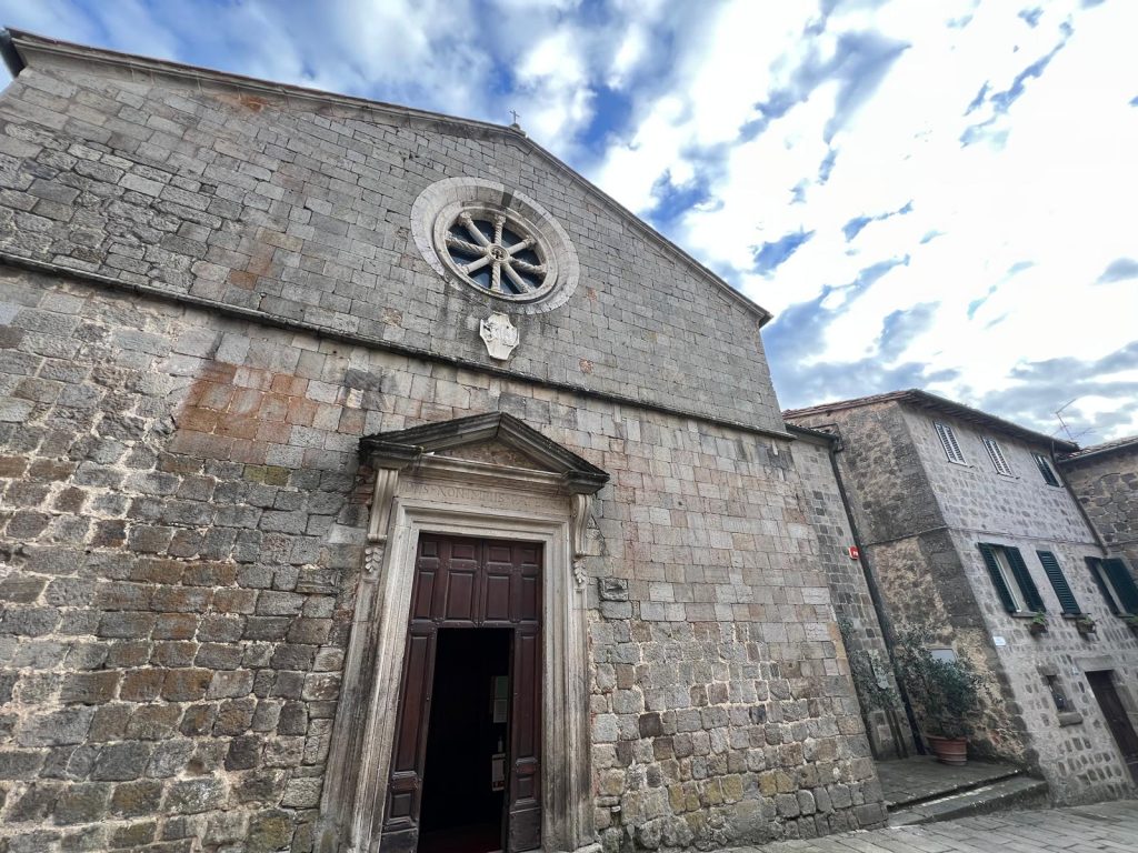 Facciata Pieve Sante Flora e Lucilla Santa Fiora