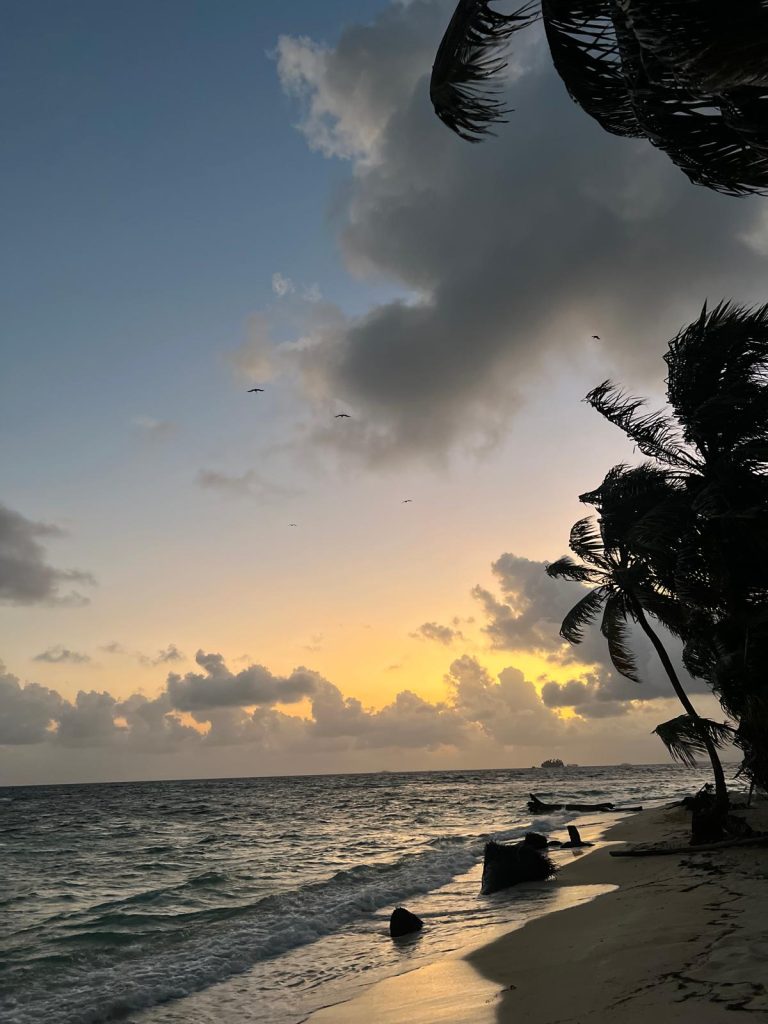 Tramonto alle Isole San Blas Isla Aroma