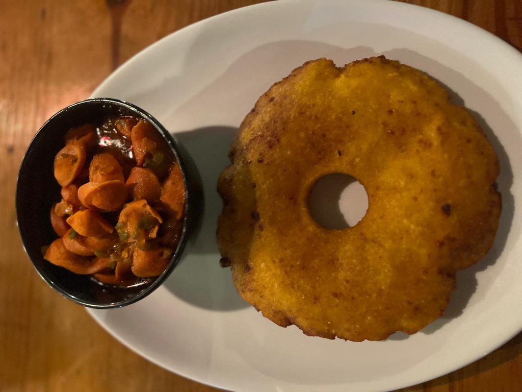 Tortilla di mais con salchicha guisada Panama Chiriqui