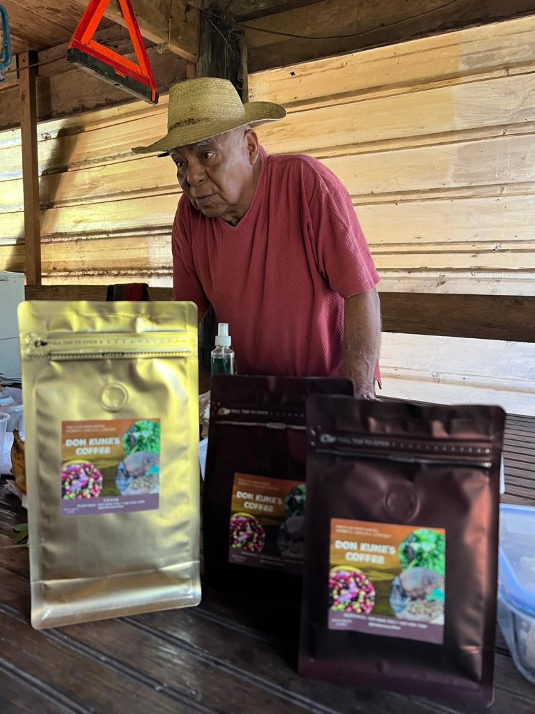Don Kune e il suo caffè piantagione Finca Las Margaritas Hornito Panama