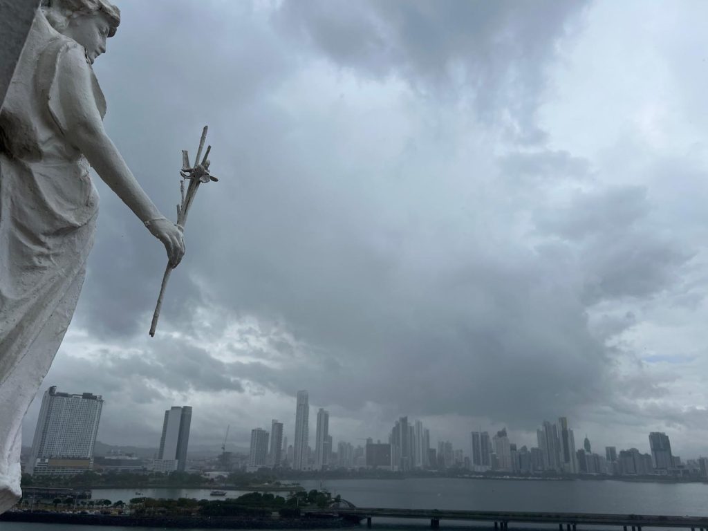 Skyline Panama da Mirador San Francesco d Assisi Casco Viejo