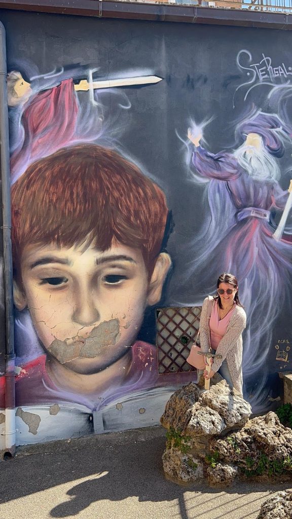murales la spada nella Roccia Paese delle Fiabe Viterbo