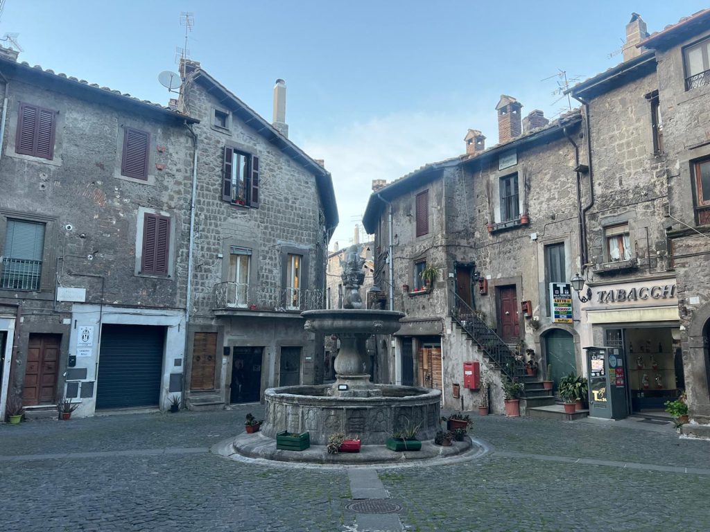 Fontana di Piazza Castello Bagnaia