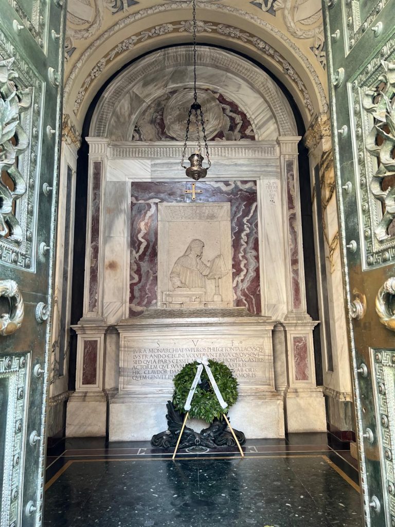 Interno Tomba di Dante Ravenna
