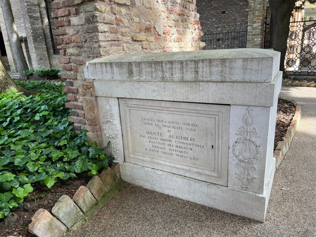 Porta murata ossa Dante Ravenna