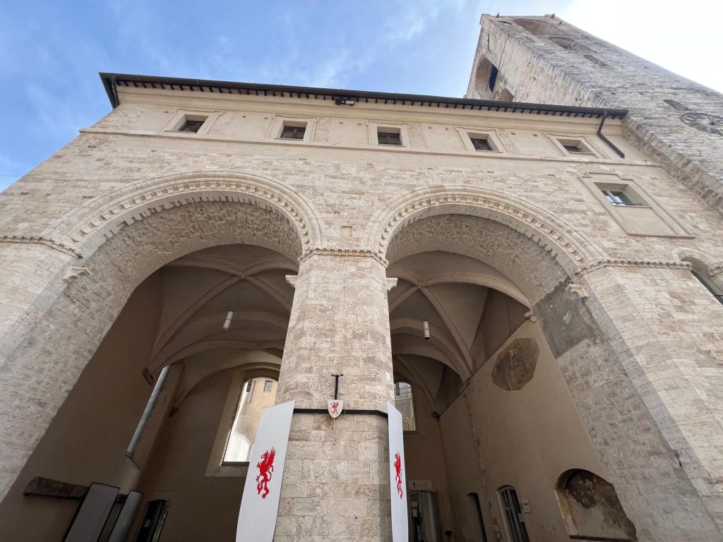 loggia Palazzo dei Priori Narni